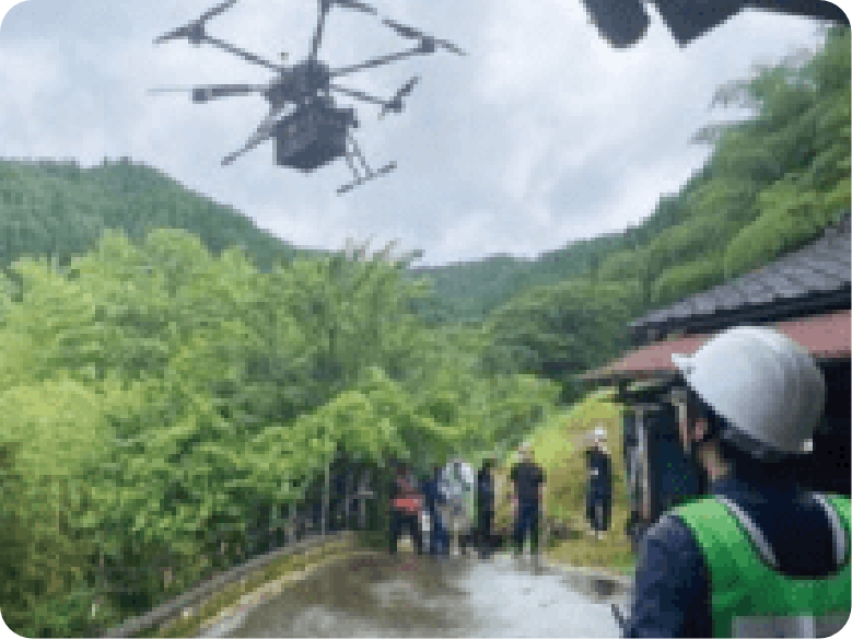 写真:ドローンによる救援物資配送