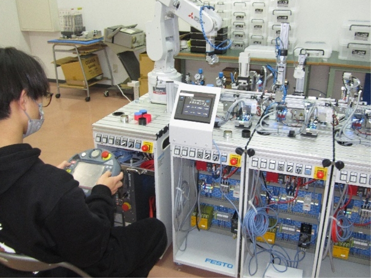 写真:電気制御エンジニアコース