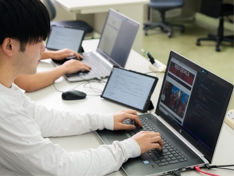 写真:電子情報エンジニアコース