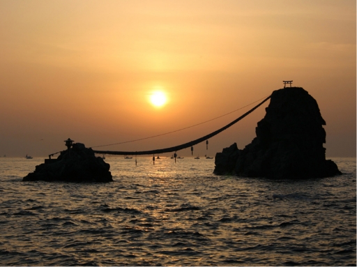 写真:ビジャゴ浦姉妹岩(大分市)